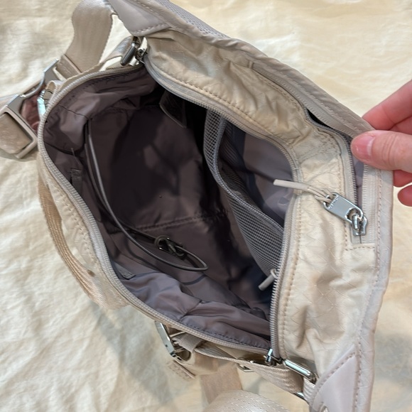 Athleta Excursion Large Belt Bag - Picture 3 of 5
